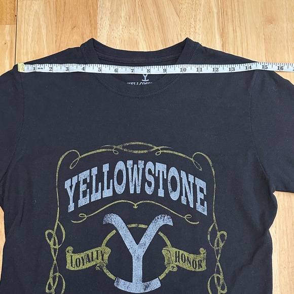 Yellowstone Dutton Ranch Black Women's Tee - Picture 8 of 9